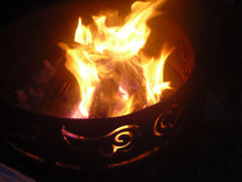 Laden Sie das Bild in den Galerie-Viewer, Wings Ø 75 cm Feuerschale