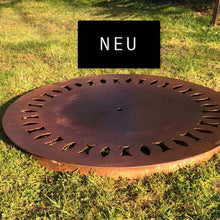 Laden Sie das Bild in den Galerie-Viewer, Der Feuerschalendeckel der auch als Unterlage geeignet ist, ist optimal dafür geeignet Ihre Wiese nach einem Feuer zu schonen. Als Deckel Funktioniert sie die Feuerschale zu einem kleinen Tisch um.