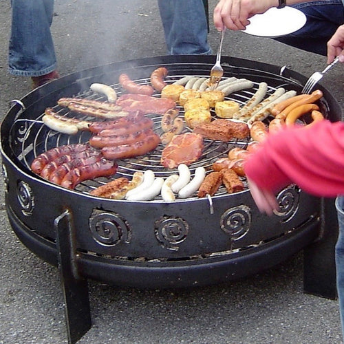 Little King Ø 75 cm Feuerschale mit Grillrost und Grillgut. Feuerschalendesign Little King 